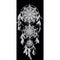 Attrape-rêves blanc avec des motifs complexes au crochet et des plumes suspendues à plusieurs anneaux.