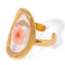 Bague en or avec fleur rose enchâssée.