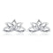 Boucles d’oreilles en argent en forme de fleur de lotus avec de délicats motifs de pétales.