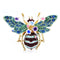 Broche abeille décorative avec des ailes en cristal bleu-vert et un corps brun rayé.
