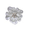 Broche fleur en argent avec perles et strass au centre.