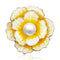 Broche fleur en émail jaune et blanc avec un centre en perle.