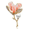 Délicate broche en or avec des pétales en émail rose, des strass et une perle.