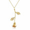 Collier pendentif rose plaqué or avec tige et feuilles.