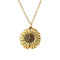 Collier à pendentifs en forme de tournesol doré avec centre et pétales détaillés.