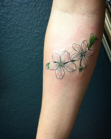 Fleur de Naissance Tatouage: Significations et Idées mois