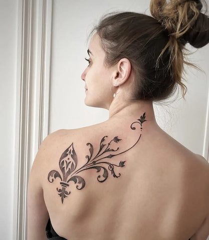 Tatouage Fleur de Lys: Signification et Exemples