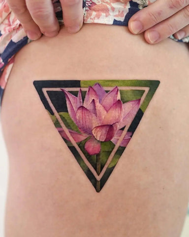 Tatouage Fleur de Lotus: Signification et Exemples