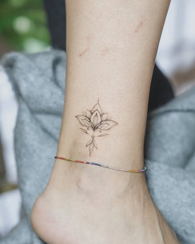 Tatouage Fleur de Lotus: Signification et Exemples