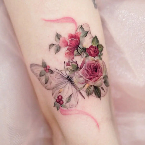 Tatouage Papillon Fleur: Signification et Exemples