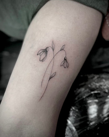 Fleur de Naissance Tatouage: Significations et Idées mois