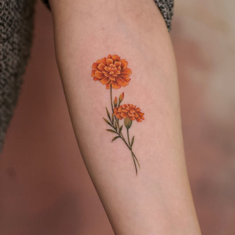Fleur de Naissance Tatouage: Significations et Idées mois