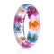 Bracelet en résine transparente avec des fleurs séchées colorées incrustées.