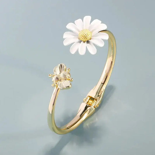 Bracelet à charnière en or avec marguerite et abeille.