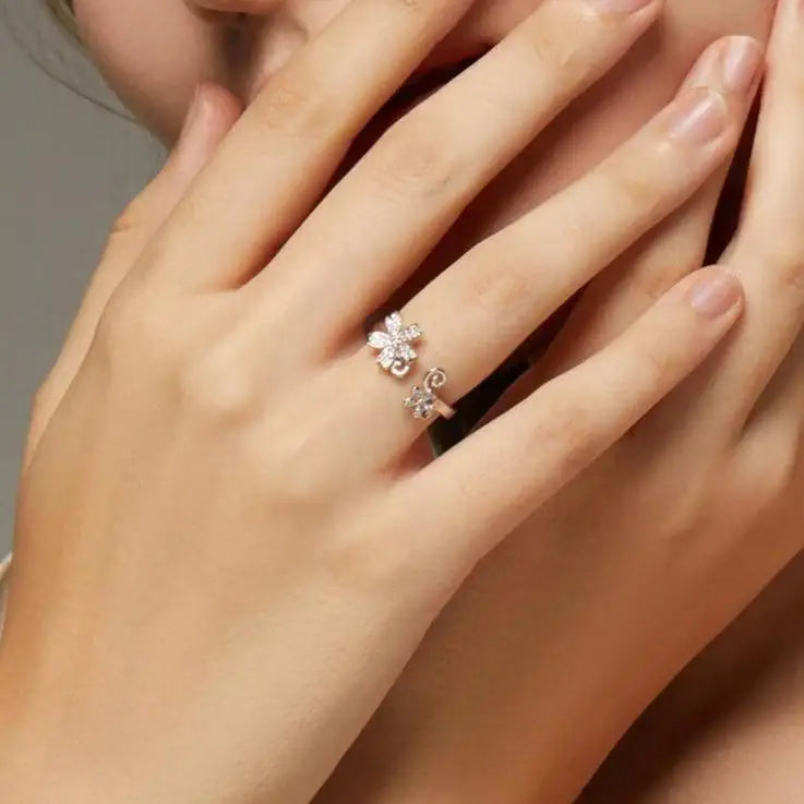 Bague fleur en argent.