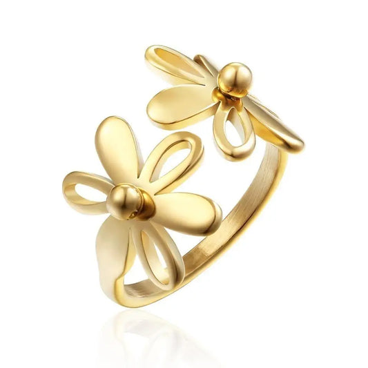 Bague fleur en or.