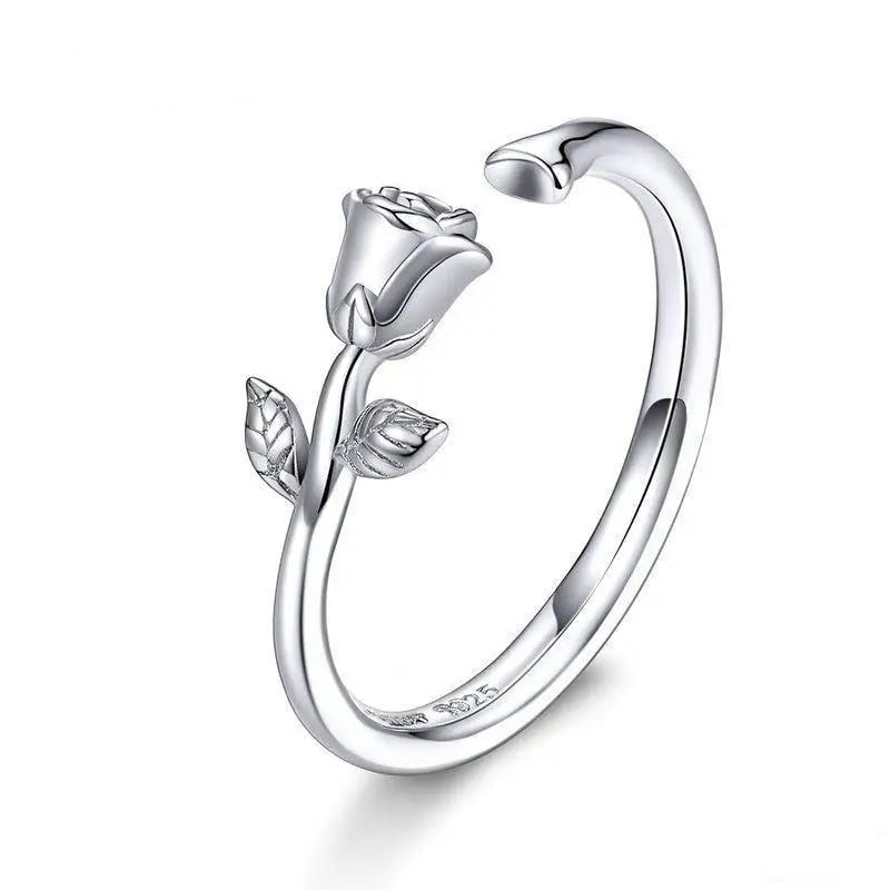 Bague rose argentée.