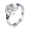 Bague fleur en argent avec pierre précieuse.