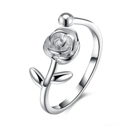 Bague rose argentée.