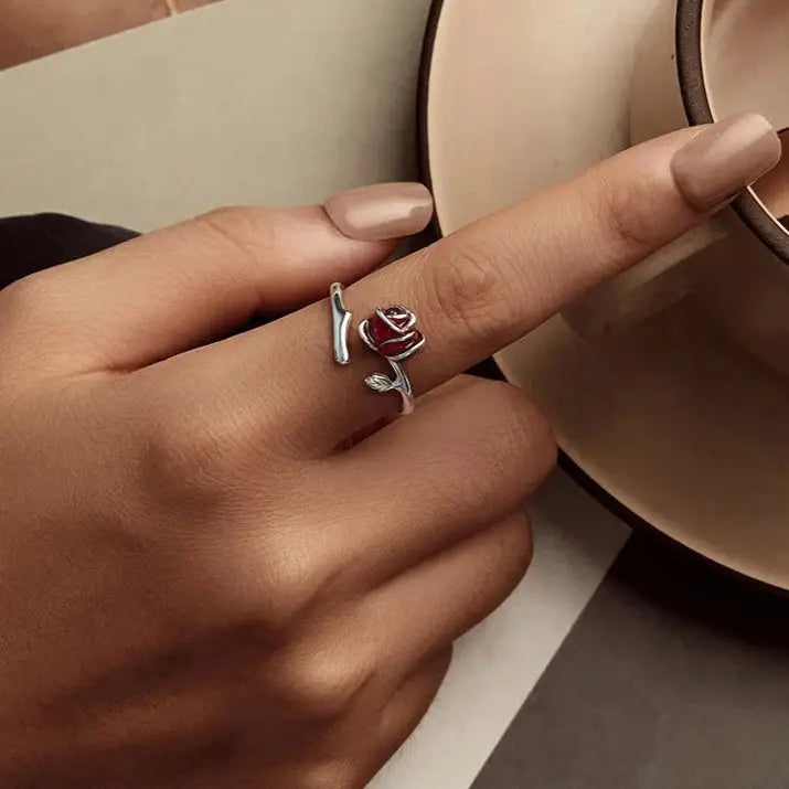 Bague rose argentée.