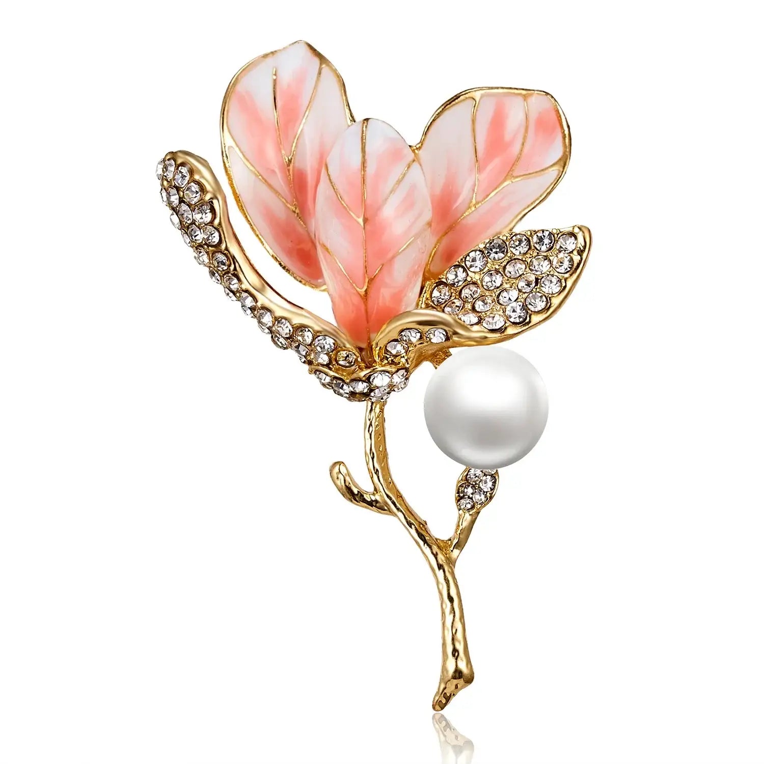 Délicate broche en or avec des pétales en émail rose, des strass et une perle.