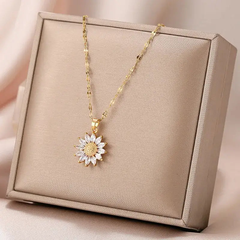 Collier à pendentifs en forme de tournesol en or.