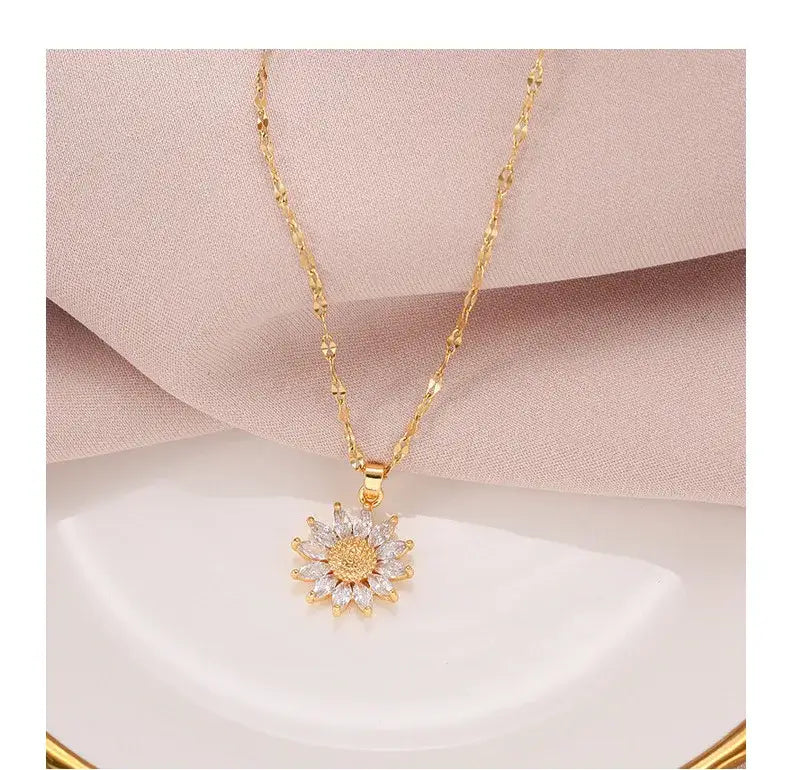 Collier à pendentifs en forme de tournesol en or.