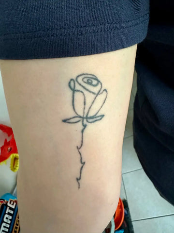 Fleur de Naissance Tatouage: Significations et Idées mois