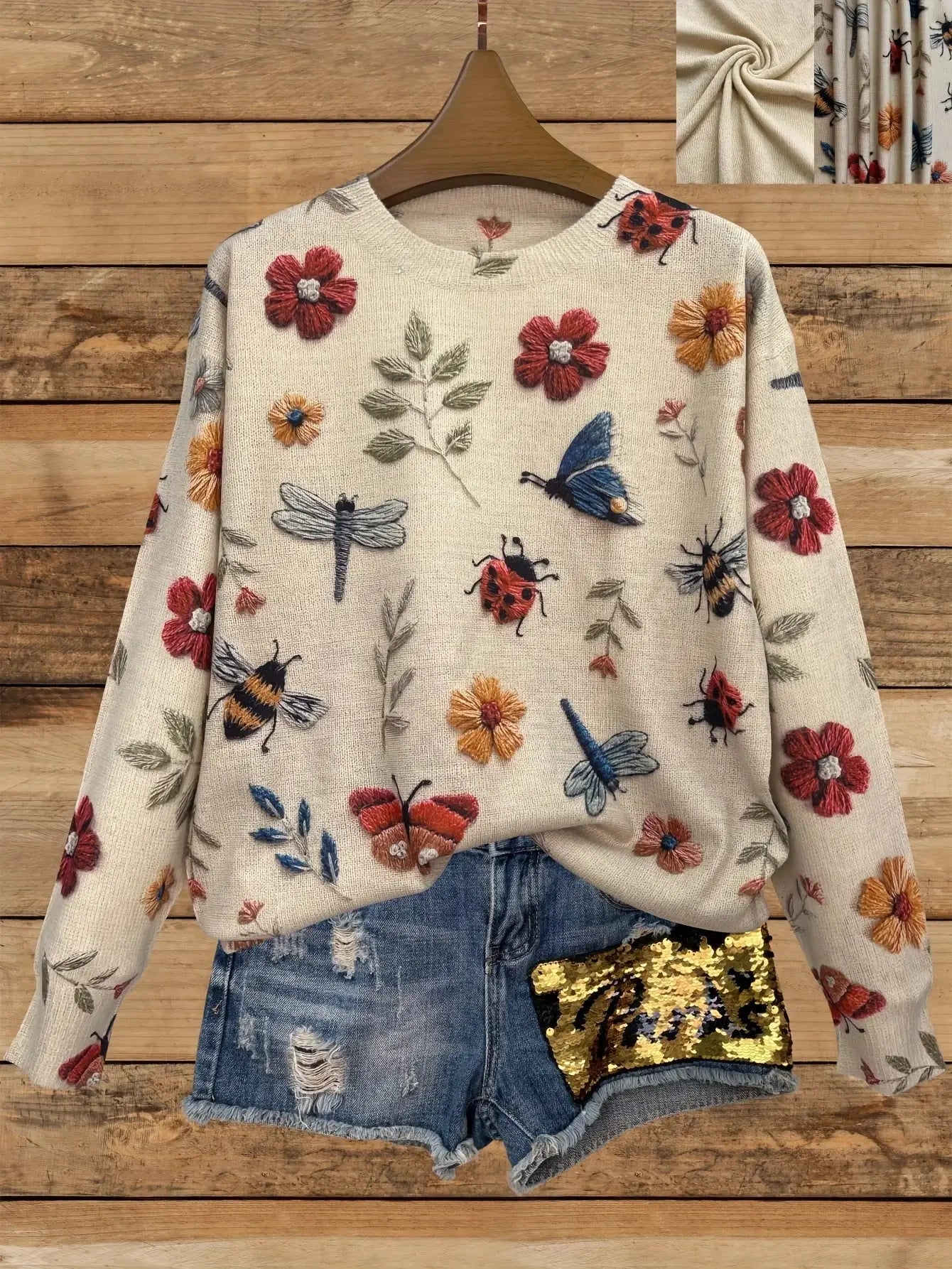 Sweat-shirt de couleur crème avec impression de fleurs et d’insectes représentant des papillons, des libellules, des coccinelles et des fleurs.