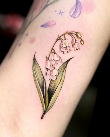 Fleur de Naissance Tatouage: Significations et Idées mois