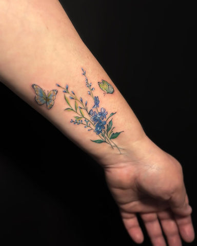 Fleur de Naissance Tatouage: Significations et Idées mois