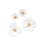 Boucles d'Oreilles Fleuries de couleur blanche