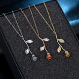 collier de fleur rose